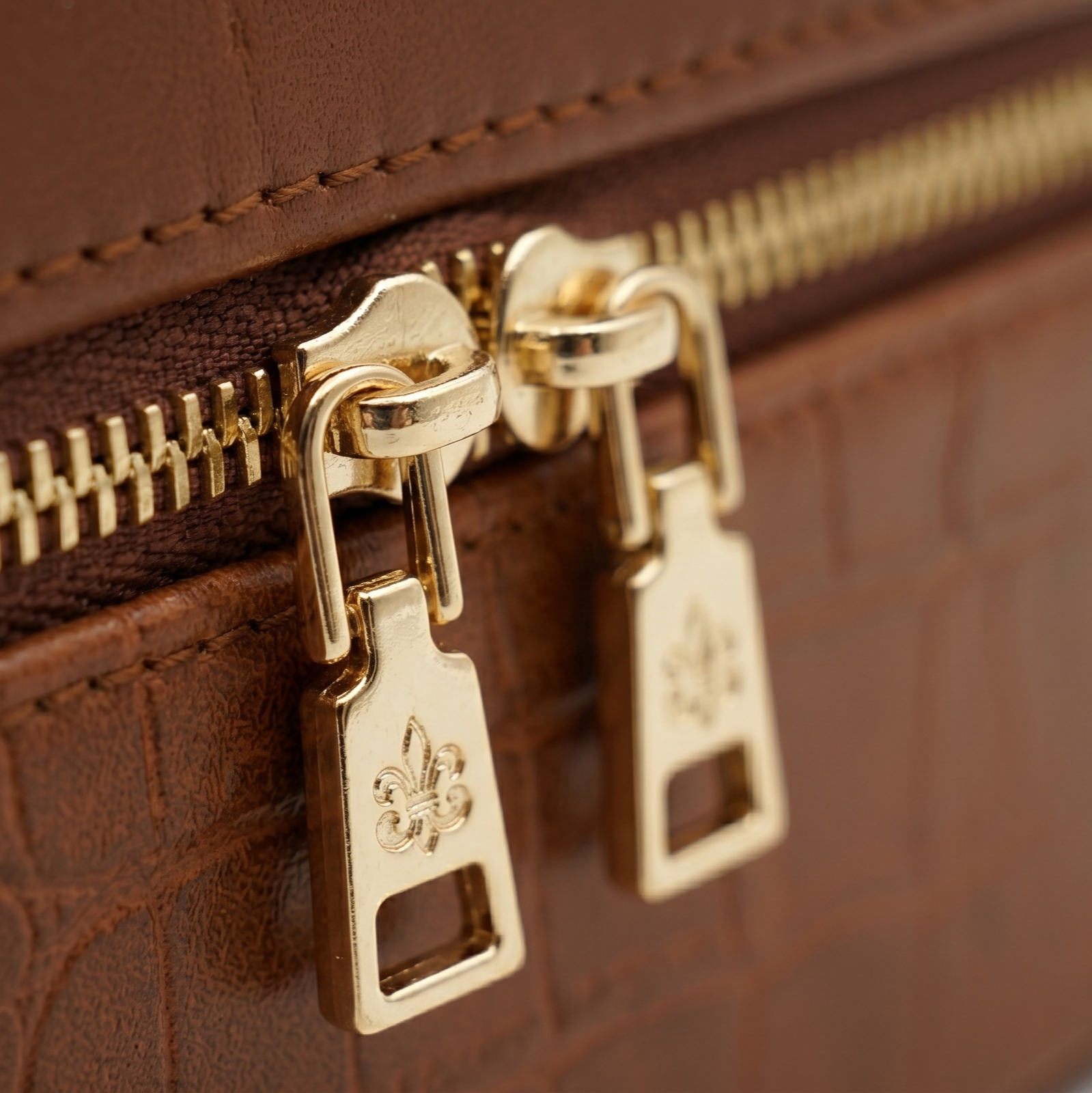 #colour_Chestnut · Cream