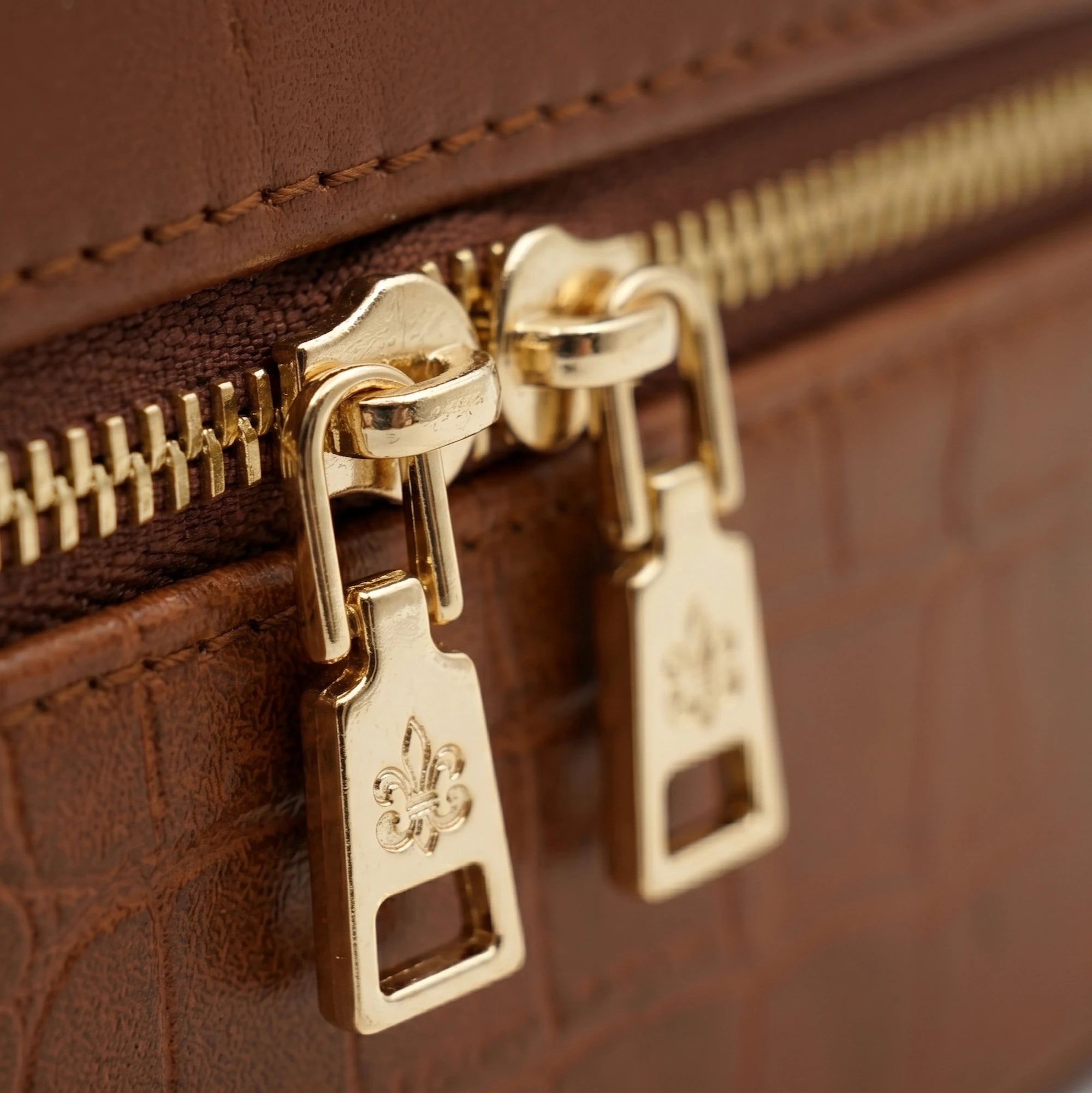 #colour_Chestnut · Cream