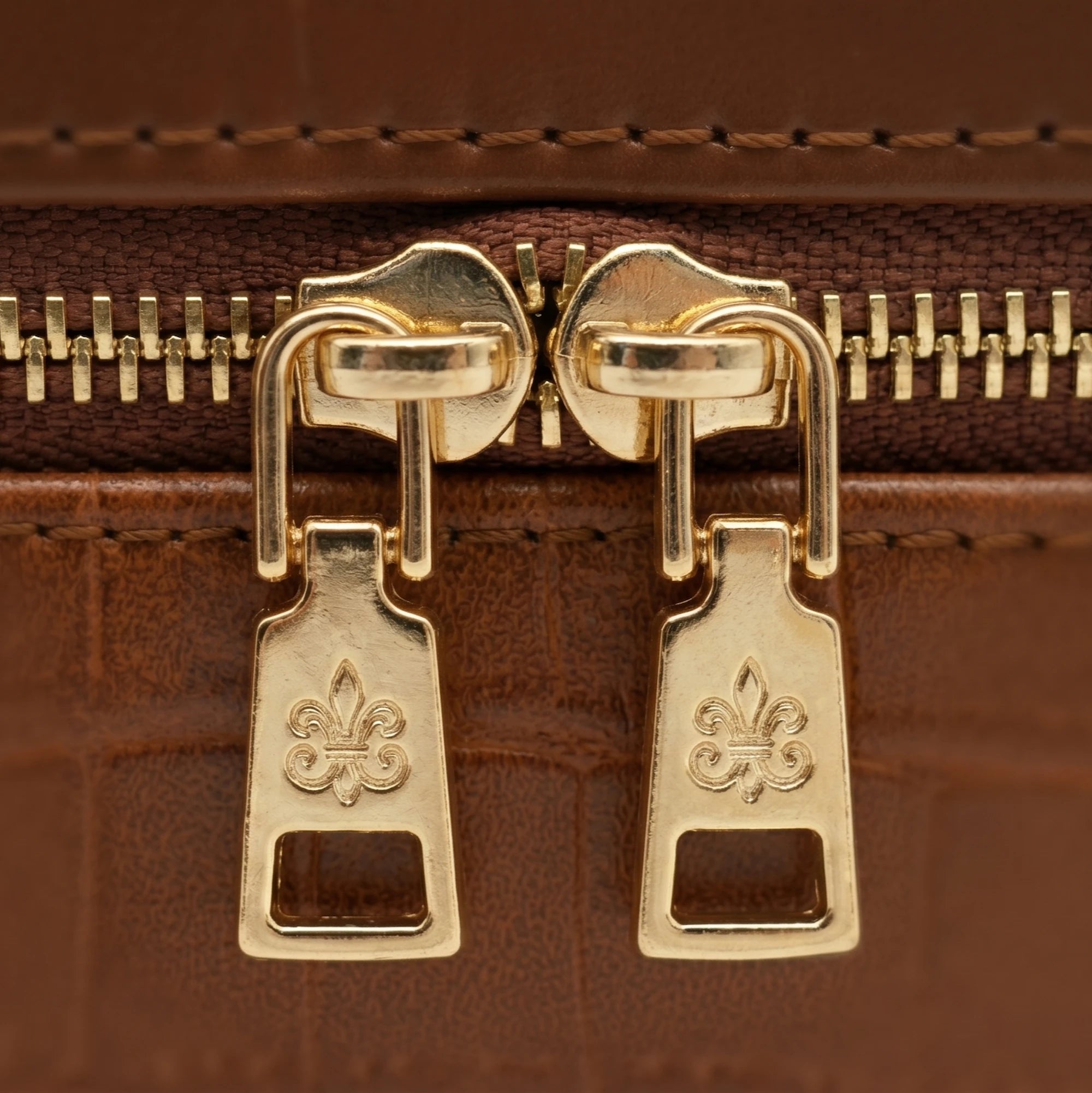 #colour_Chestnut · Cream